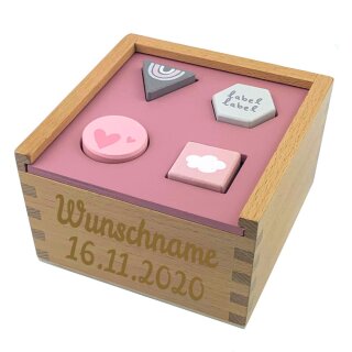 Formenspiel Sortierbox aus Holz mit Namen und Geburtsdatum graviert rosa